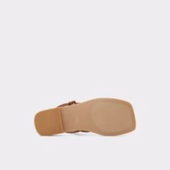 SaleBeraeldarStrappy Flat Sandal -Trendy Soles Sales Store beraeldar beige 271 001 043 alt6 sq gy 2000x2000