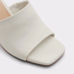 &New NewHaransMule -Trendy Soles Sales Store harans white 121 001 043 alt4 sq gy 2000x2000