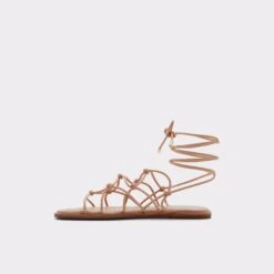 &New NewPikStrappy Flat Sandal -Trendy Soles Sales Store pik beige 270 002 043 alt2 sq gy 2000x2000