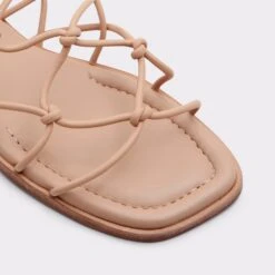 &New NewPikStrappy Flat Sandal -Trendy Soles Sales Store pik beige 270 002 043 alt4 sq gy 2000x2000