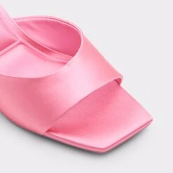 PosieHeeled Mule -Trendy Soles Sales Store posie pink 660 003 032 alt4 sq gy 2000x2000